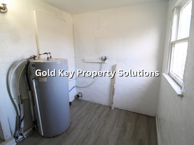 Building Photo - MUNCIE All-Electric 2 BR 1 BA House with Fenced Yard (NO SECTION 8)