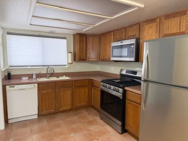 Building Photo - BEAUTIFUL 2 BR 2.5 BA TOWNHOUSE RANCHO PENASQUITOS $3300.00