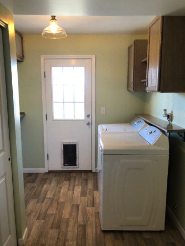 Building Photo - 408 Rollingwood Dr