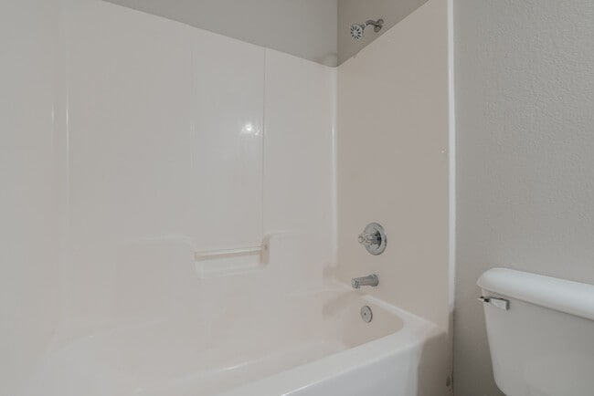 Building Photo - 402 Wincrest Ln