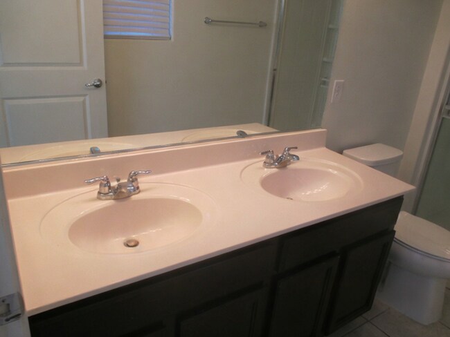 Building Photo - Bright 3BR + Fenced Yard + Community Pool Access in Rancho Sahuarita