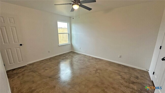 Building Photo - 977 Cline Dr