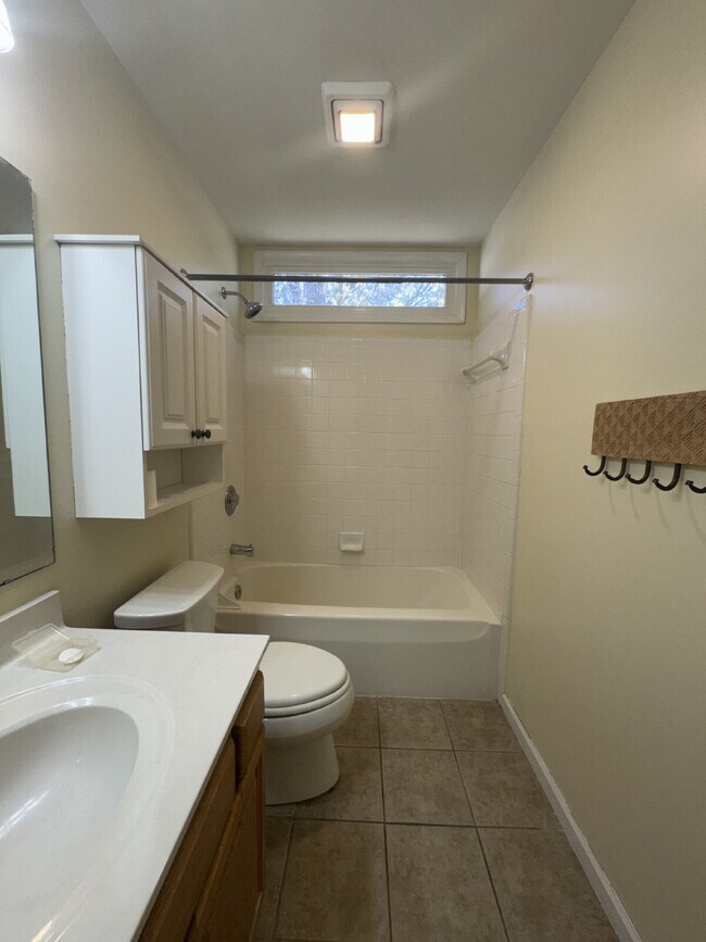 Building Photo - "Charming 3-Bedroom Retreat with Fireplace & Hardwood Floors in Fletcher, NC"