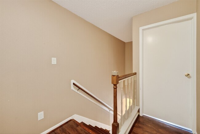 Building Photo - 10615 Briar Forest Dr