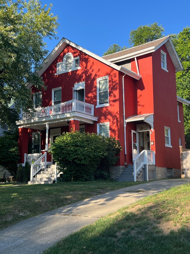 Building Photo - 905 Suire Ave