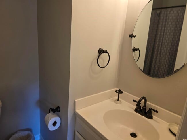 Building Photo - 1 Club Cir