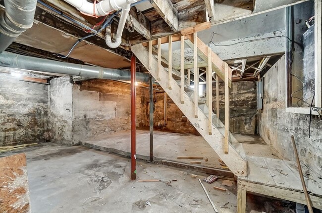 Building Photo - Spacious 3 Bedroom in Hamilton!