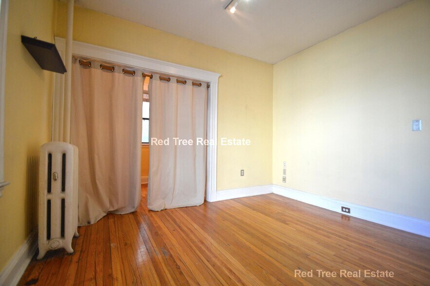 Building Photo - 15 Park Dr