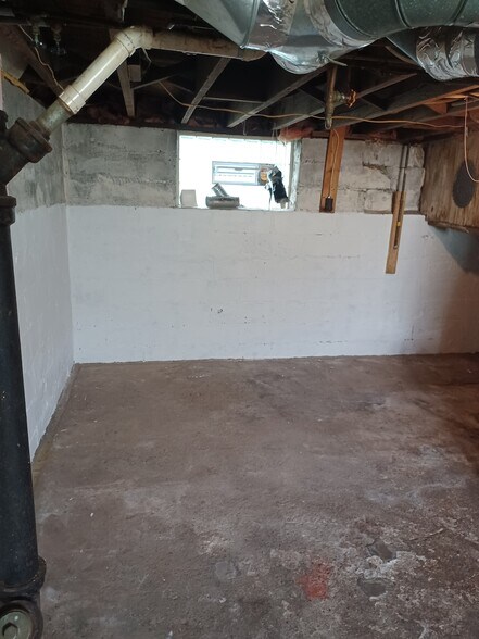 Building Photo - 39 Poplar St