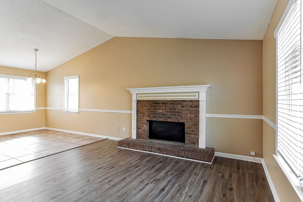 Building Photo - 5811 Willow Crest Dr