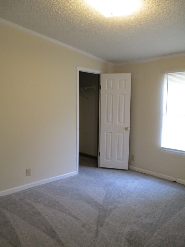 Building Photo - 102 Thomas Jefferson Dr