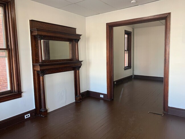 Building Photo - 1114 W Market St