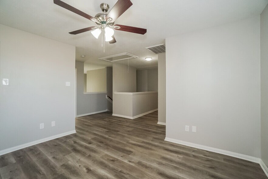 Building Photo - 5370 Kyla Cir