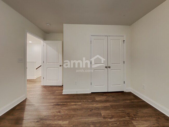 Building Photo - 111 Fairway Crossing Way