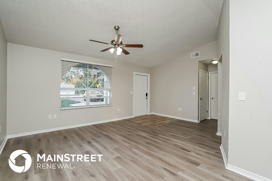 Building Photo - 13430 Litewood Dr