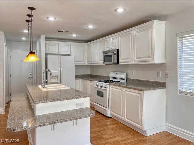 Building Photo - 259 Dogleg Dr