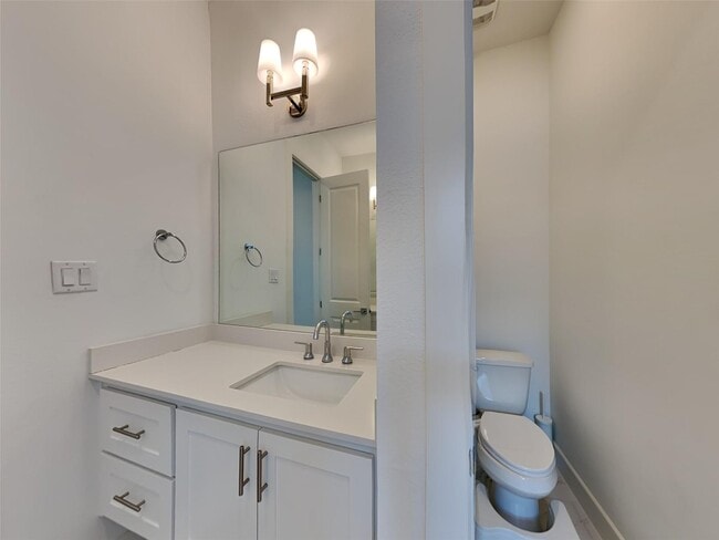 Building Photo - 129 E Oscar Dr