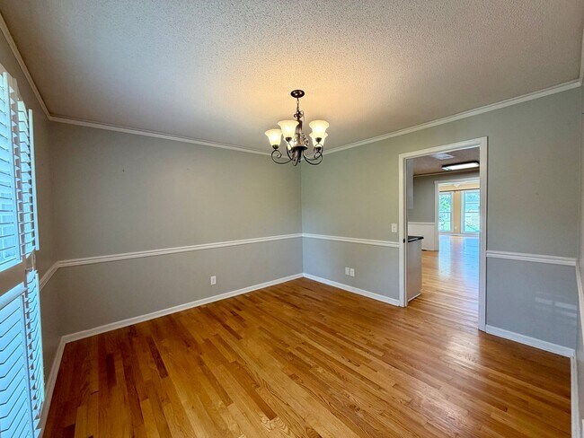 Building Photo - 2303 Gingko Dr