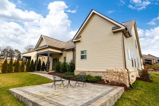 Building Photo - Knoxville 37931 - 4 bedroom 3 bath - call Linda Meese 865-591-6004