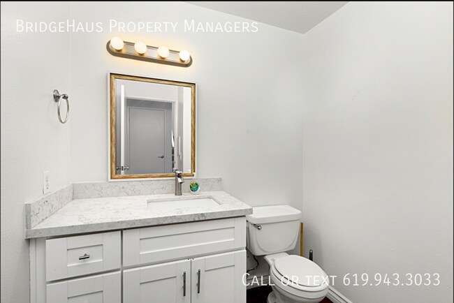 Building Photo - Make This 2 Bedroom Unit In Sunny Lakeside...