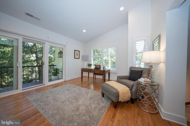 Building Photo - 257 W Chelsea Cir