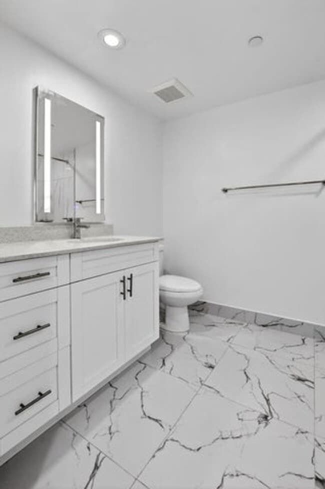 Building Photo - 250 W Hidden Valley Blvd