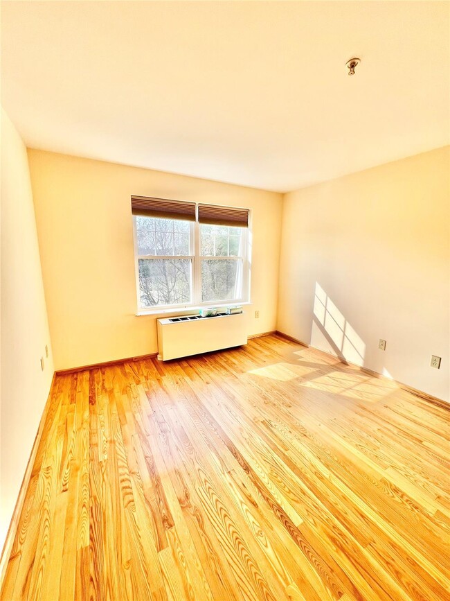 Building Photo - 309 Sutton Dr