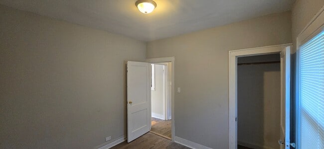 Building Photo - Charming 3-Bedroom Home with Driveway & Ba...