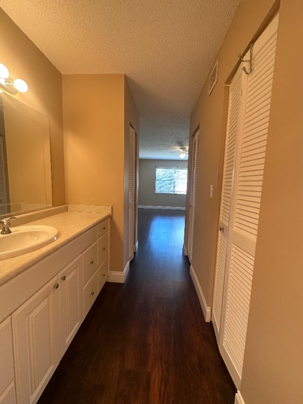 Building Photo - 5961 N Falls Cir Dr