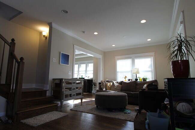 Building Photo - 307 S 50th St