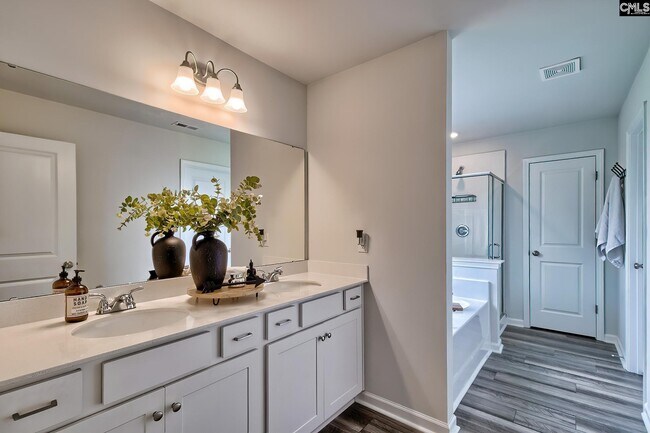 Building Photo - 772 Tanager Ln
