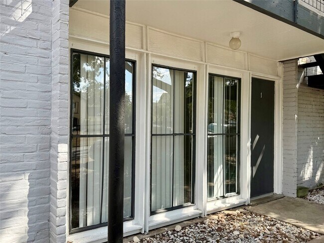 Building Photo - 1000 Heights Blvd