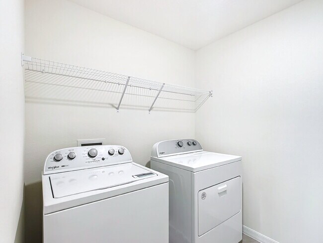 Building Photo - 5 Bedroom Rental Home with Large Backyard in Ocala Crossings!