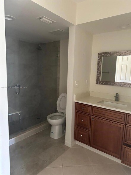 Building Photo - 12524 Shoreline Dr