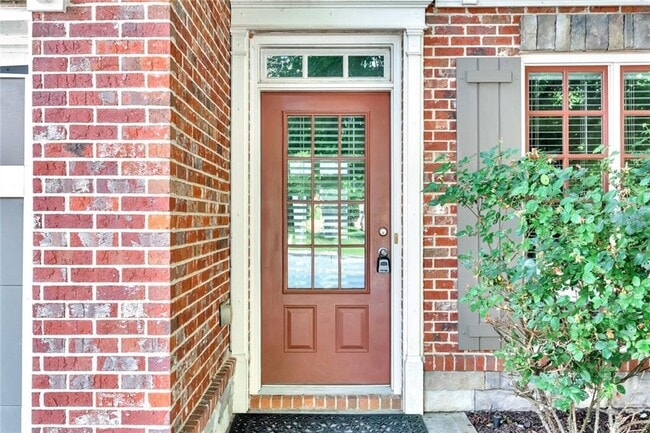 Building Photo - 3610 Crowchild Dr