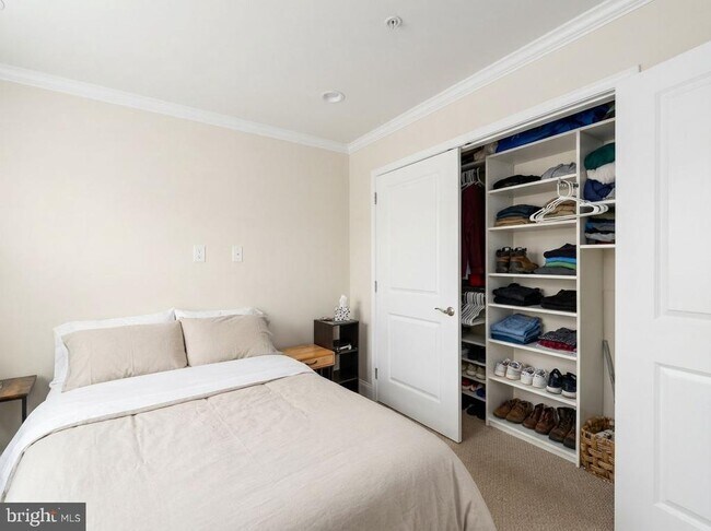 Building Photo - 1950 N Gratz St