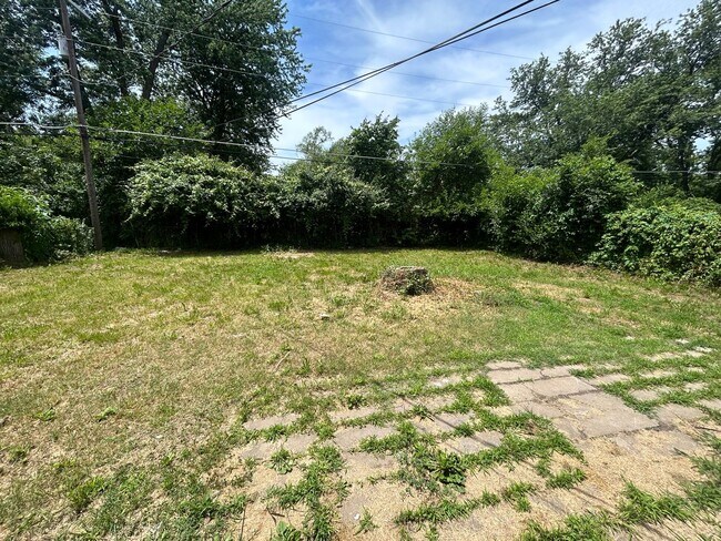 Building Photo - 317 SE Arter Ave