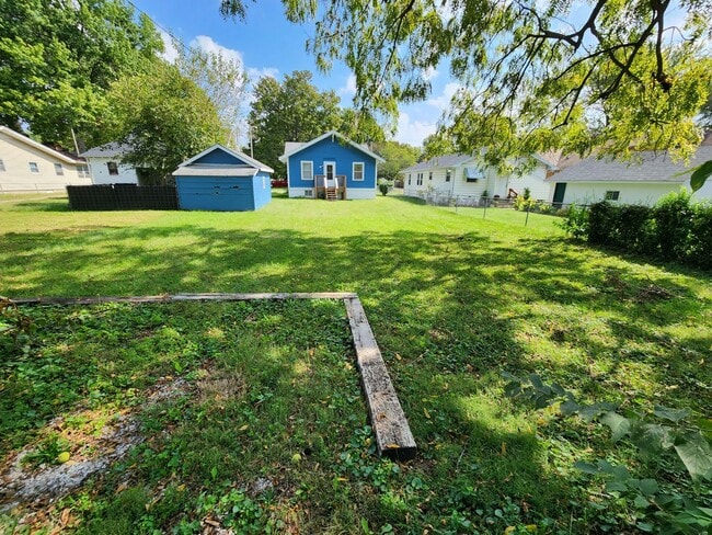 Building Photo - !! Spacious 2-Bedroom, 1-Bathroom Home AVA...