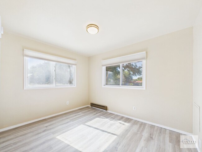 Building Photo - Single Family Home minutes from Los Alamos/Pojoaque