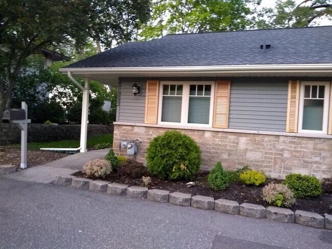 Building Photo - 21253 Lake George Blvd