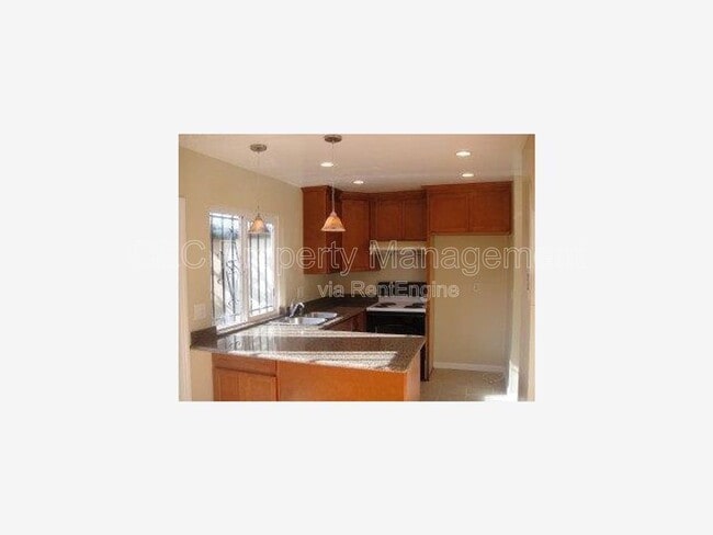 Building Photo - 292 Grecia Ct