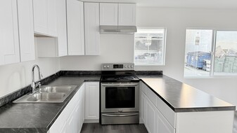 Building Photo - 702 Walnut St