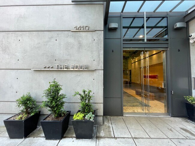 Building Photo - Prime Location in the Heart of the Pearl i...