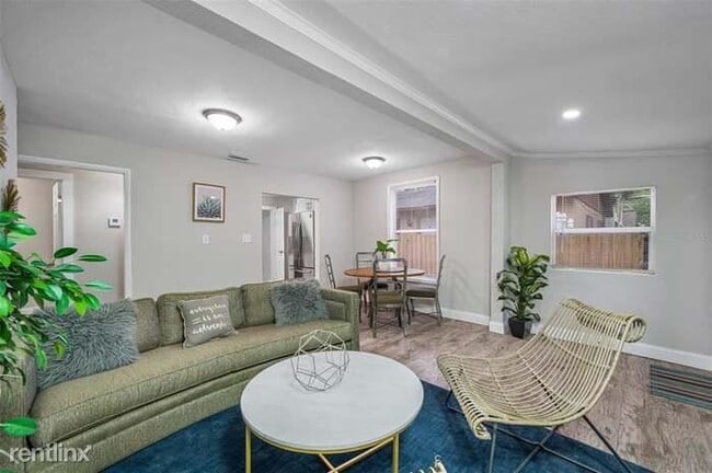 Building Photo - 2 br, 2 bath House - 6416 S Adelia Ave
