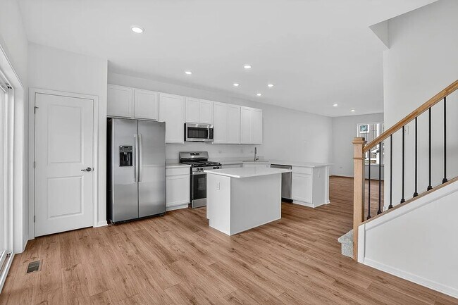 Building Photo - 422 Red Oak Cir