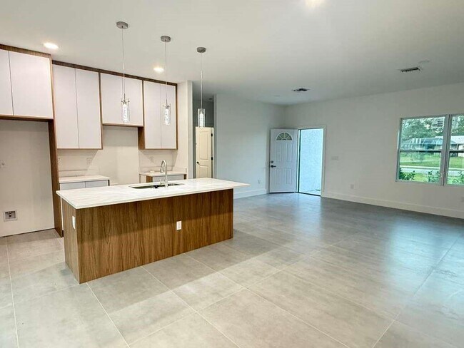 Building Photo - 407 Harbor Blvd