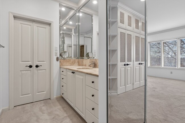 Building Photo - 155 N Hanley Rd