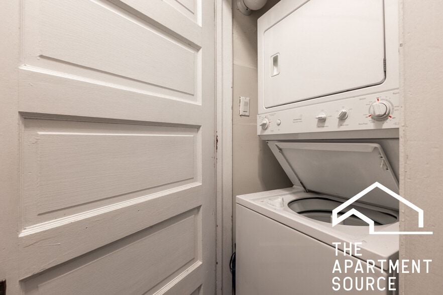 Building Photo - 2660 N Ashland Ave