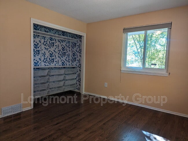 Building Photo - 305 Cottonwood Ct