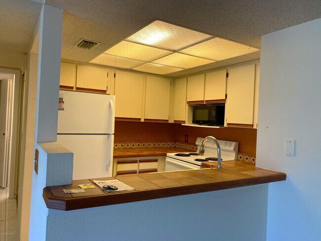 Building Photo - 987 Sonesta Ave NE